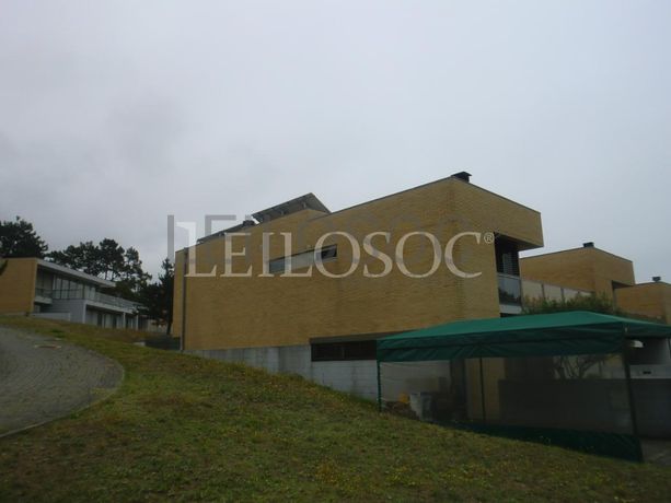 Moradia V4 em Condomínio Fechado