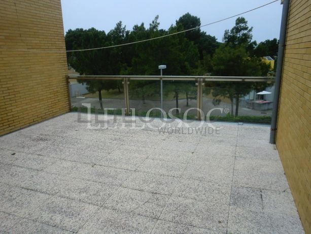 Moradia V4 em Condomínio Fechado