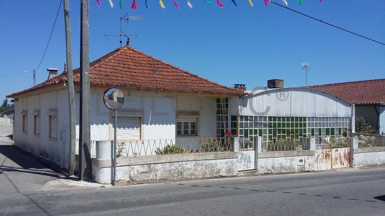 Moradia V3 + Anexos + Logradouro · Anadia