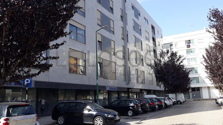 1/2 Loja · Rio Maior