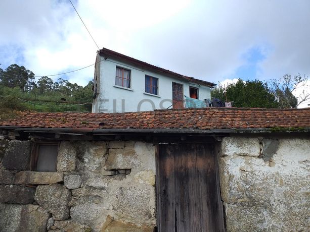 1/4 da Nua Propriedade · Moradia p/ Restauro · Paredes