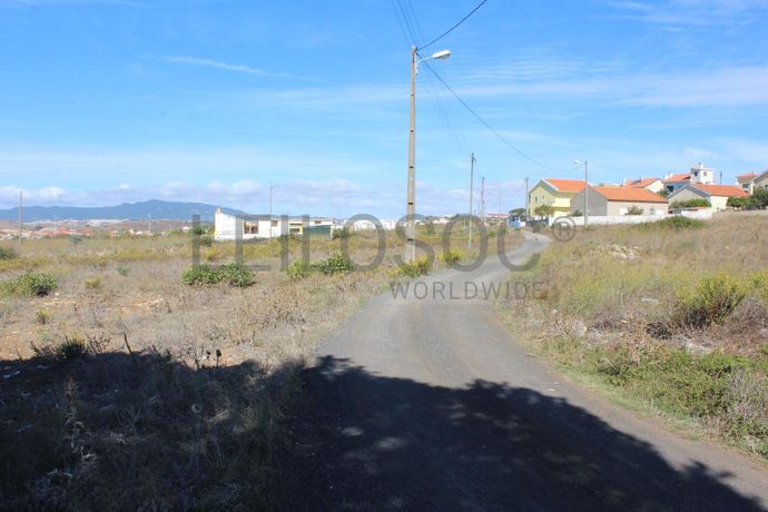 Terrenos com + 3 ha · Oeiras