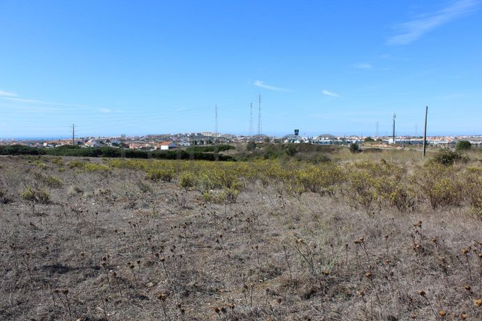 Terrenos com + 3 ha · Oeiras