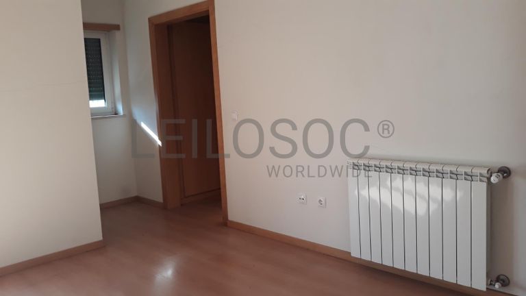 Moradia V4 + Terreno · Cantanhede