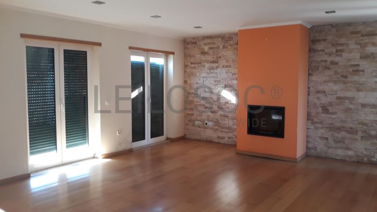 Moradia V4 + Terreno · Cantanhede