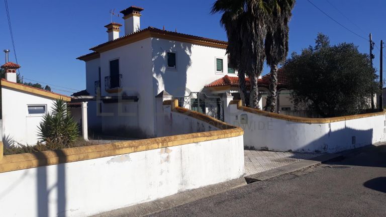 Moradia V4 + Terreno · Cantanhede