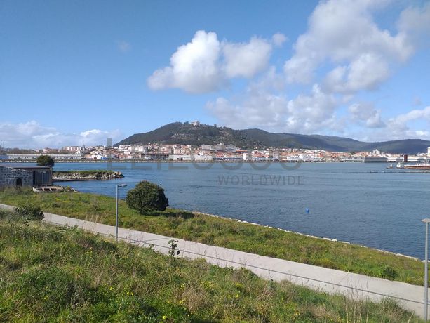 Moradia V4 em Condomínio Fechado