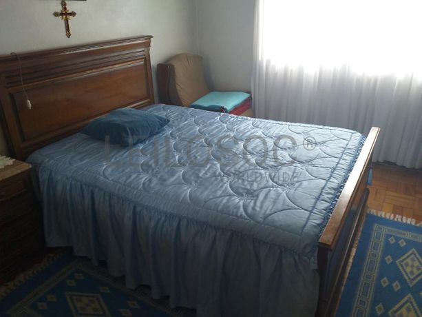 Moradia V5 + Logradouro + Terreno · Santo Tirso