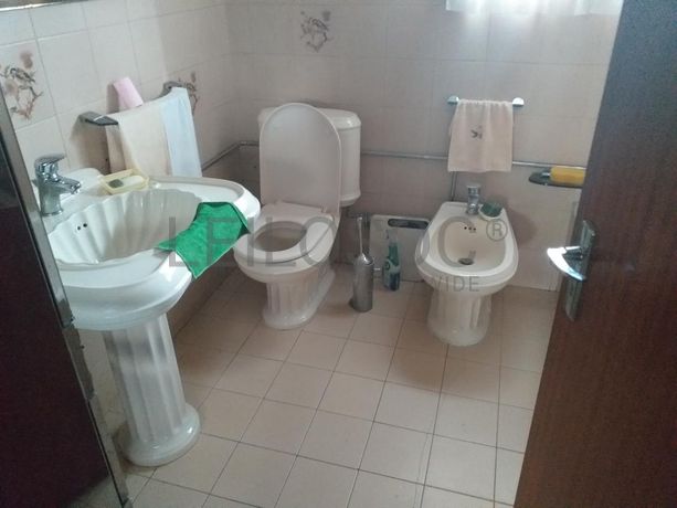 Moradia V5 + Logradouro + Terreno · Santo Tirso