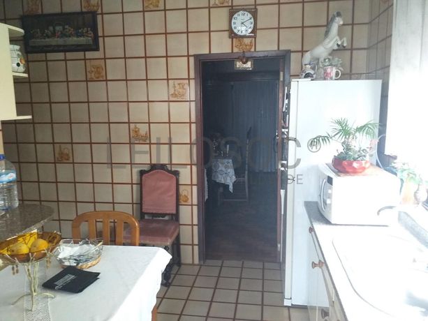 Moradia V5 + Logradouro + Terreno · Santo Tirso