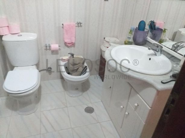 Moradia V5 + Logradouro + Terreno · Santo Tirso