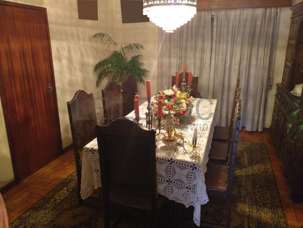 Moradia V5 + Logradouro + Terreno · Santo Tirso