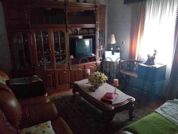 Moradia V5 + Logradouro + Terreno · Santo Tirso