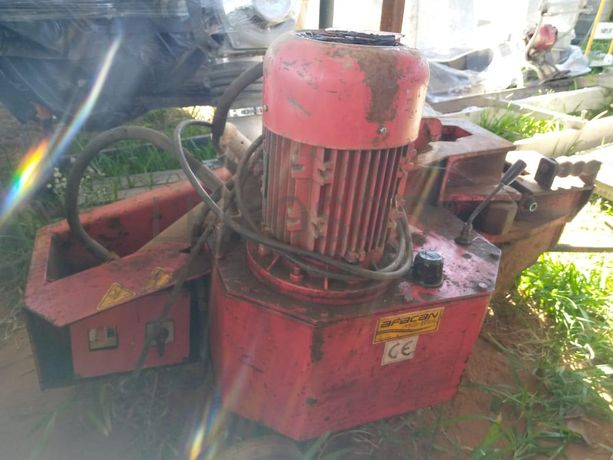 Máquina de Dobrar de cortar ferro AFACAN H36 ·