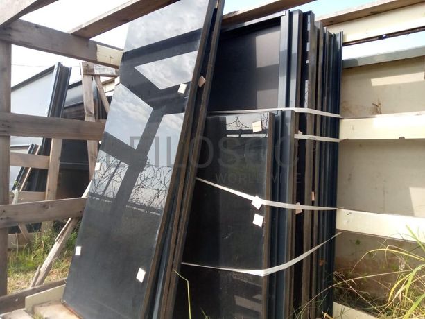 Estruturas de alumínio com vidros duplos ·