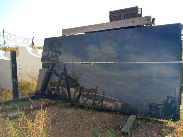 Estruturas de alumínio com vidros duplos ·