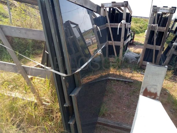 Estruturas de alumínio com vidros duplos ·