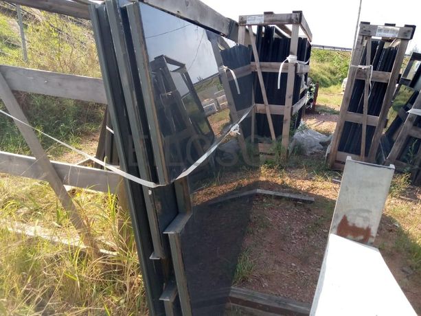 Estruturas de alumínio com vidros duplos ·