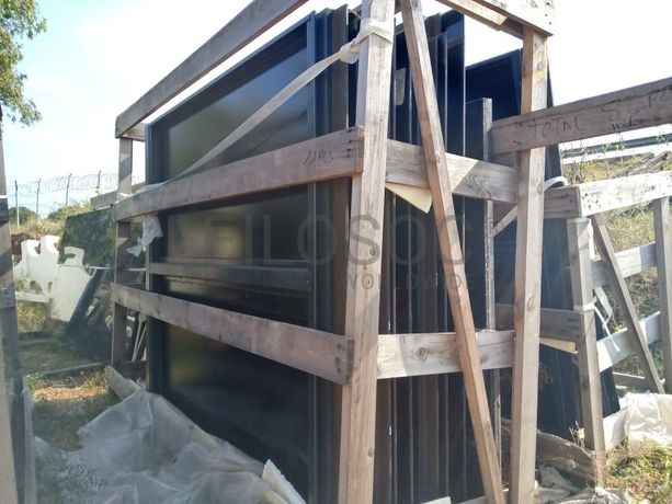 Estruturas do alumínio com vidros duplos ·