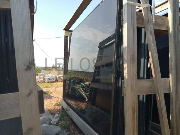 Estruturas de alumínio com vidros duplos ·