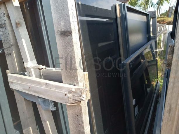 Estruturas de alumínio com vidros duplos ·