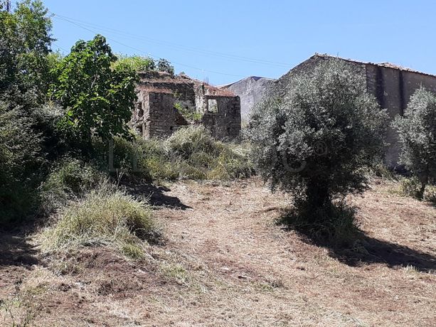 Moradia em Ruínas c/ Terreno · Tomar