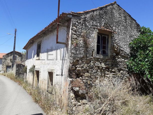 Moradia em Ruínas c/ Terreno · Tomar