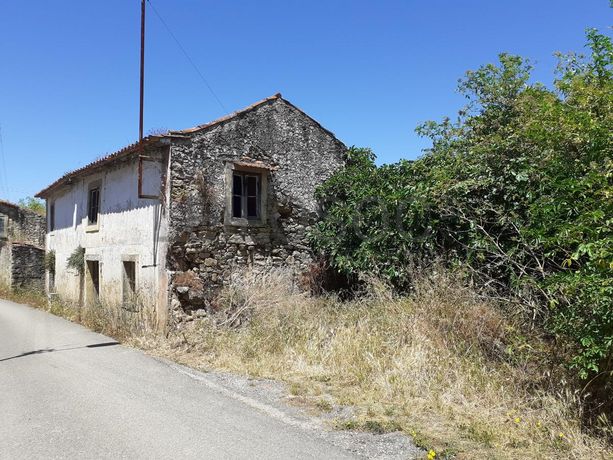 Moradia em Ruínas c/ Terreno · Tomar