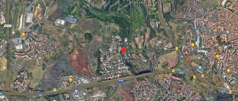 Moradia V3 com Piscina inserida na Quinta da Moura · Oeiras