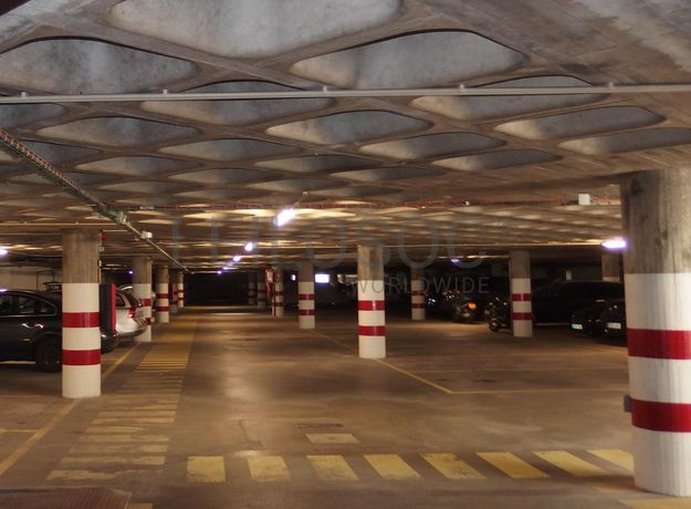 Lugar de Garagem · Porto