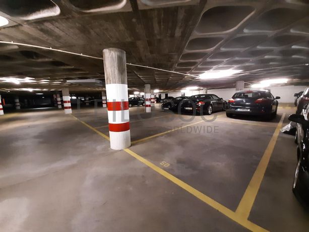 Lugar de Garagem · Porto