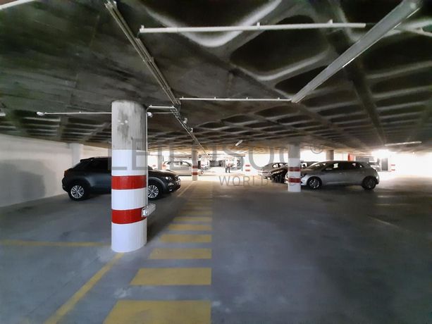 Lugar de Garagem · Porto