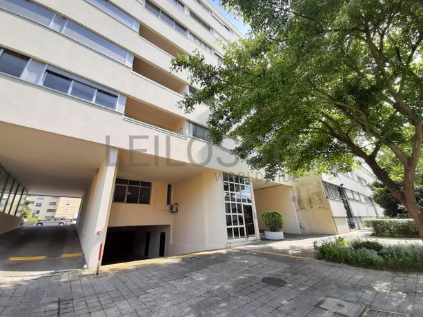 Lugar de Garagem · Porto