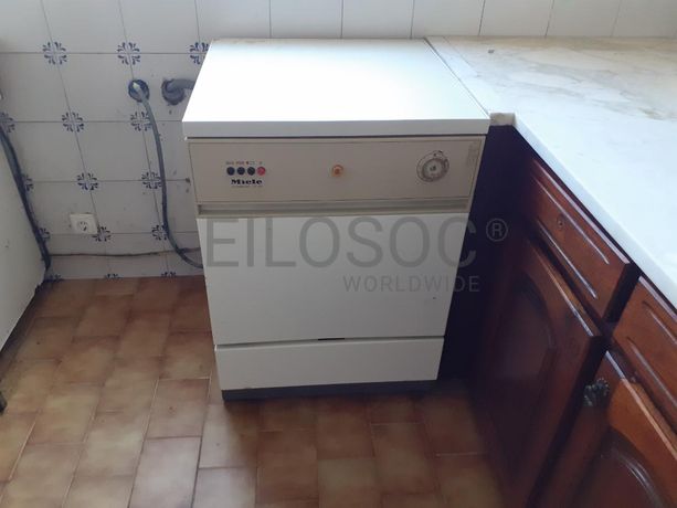 Armazém c/ Escritório e Apartamento · Anadia