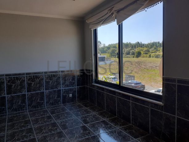 Armazém c/ Escritório e Apartamento · Anadia