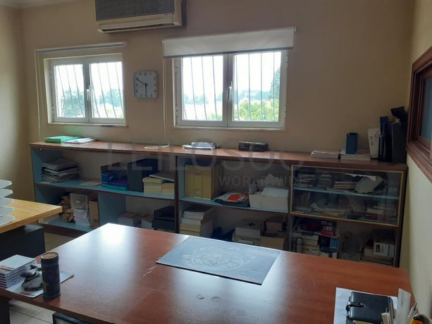 Armazém c/ Escritório e Apartamento · Anadia