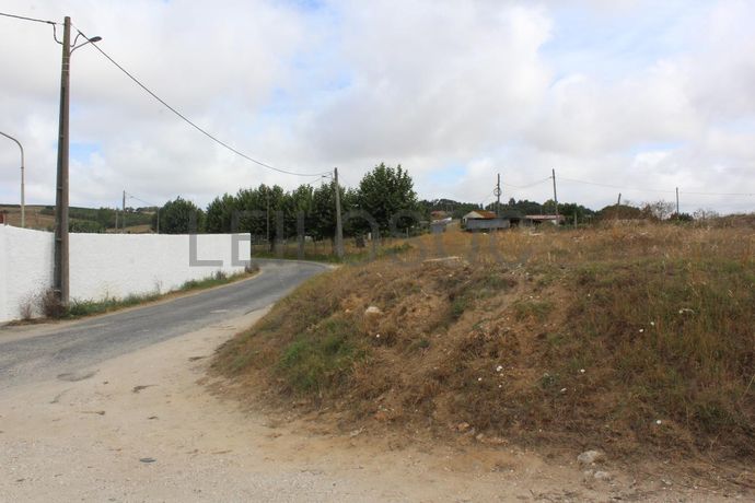 1/2 de Terreno · Torres Vedras
