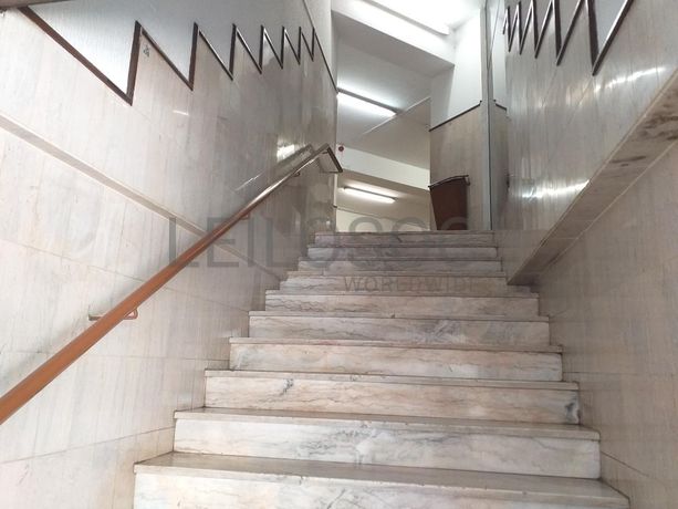 Proporção de 1/2 de Estabelecimento Comercial · Gondomar