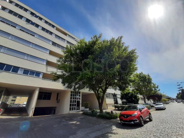 Lugar de Garagem · Porto