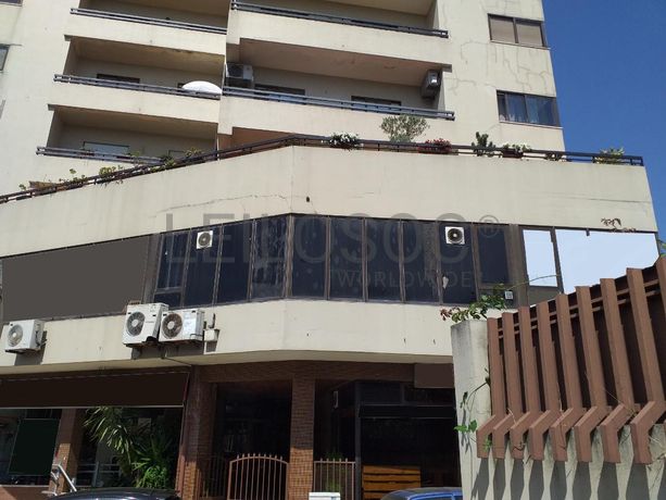 Proporção de 1/2 de Estabelecimento Comercial · Gondomar