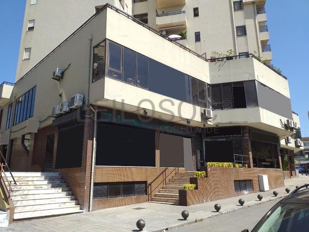 Proporção de 1/2 de Estabelecimento Comercial · Gondomar