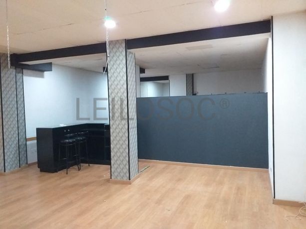 Proporção de 1/2 de Estabelecimento Comercial · Gondomar