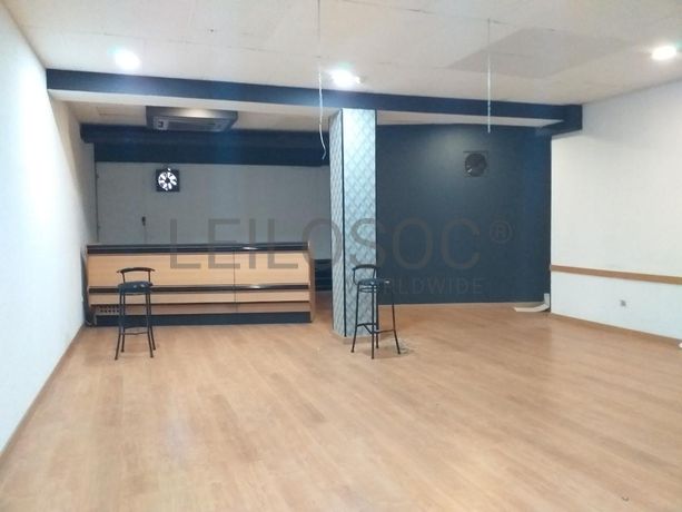 Proporção de 1/2 de Estabelecimento Comercial · Gondomar