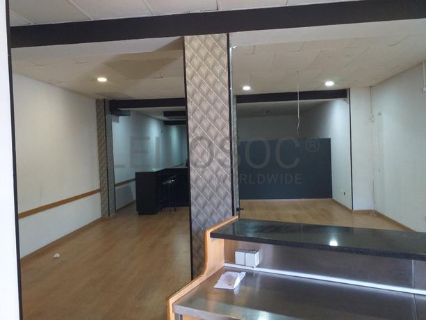 Proporção de 1/2 de Estabelecimento Comercial · Gondomar