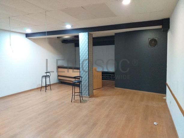 Proporção de 1/2 de Estabelecimento Comercial · Gondomar