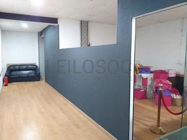 Proporção de 1/2 de Estabelecimento Comercial · Gondomar