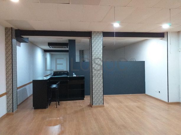 Proporção de 1/2 de Estabelecimento Comercial · Gondomar