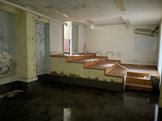 Estabelecimento Comercial · Porto