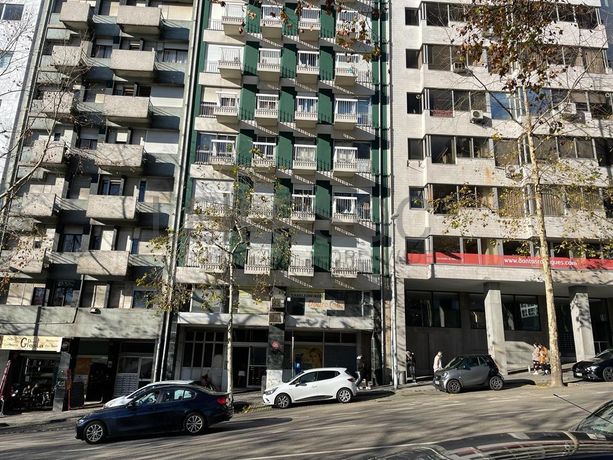 Estabelecimento Comercial · Porto