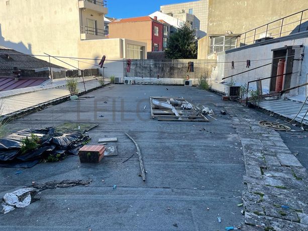 Estabelecimento Comercial · Porto